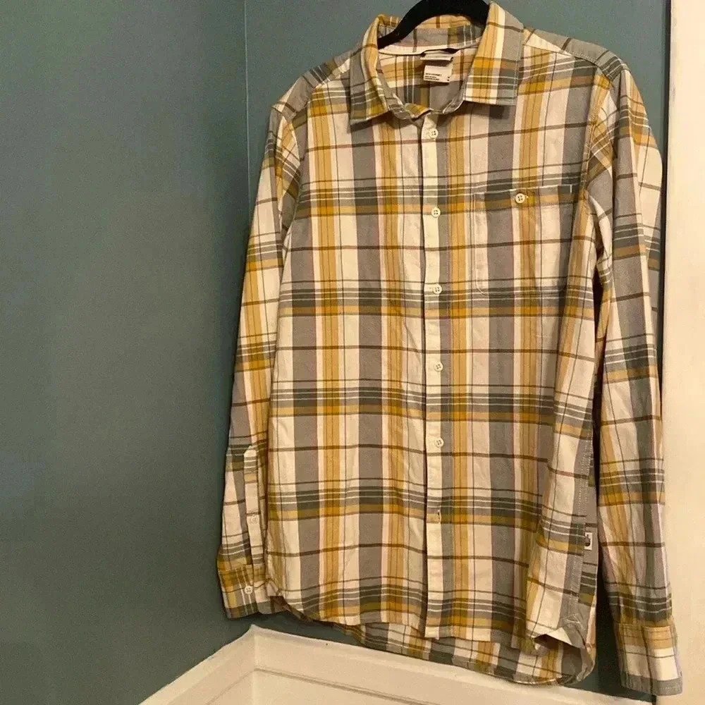 The North Face men’s medium 100% cotton plaid button up - like new condtion